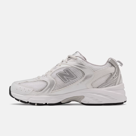 NEW BALANCE 530 - BLANC AVEC REFLETS ARGENTÉS