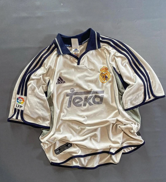 Rétro domicile du Real Madrid 2000-2001